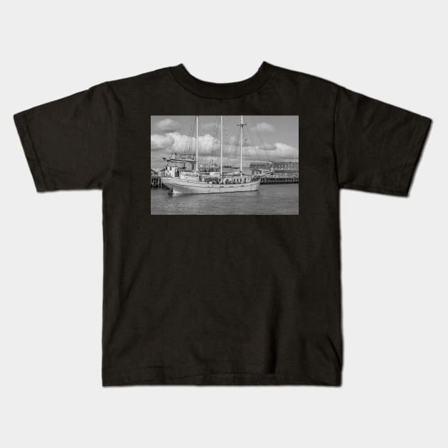 Sailing boat in Great Yarmouth Kids T-Shirt by yackers1